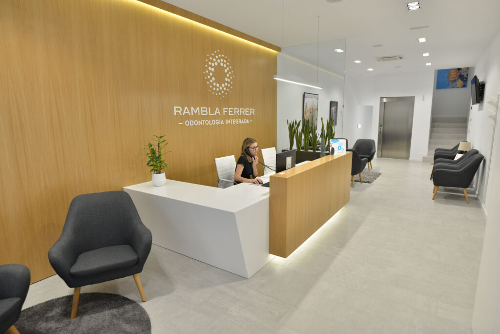 Recepción - Clínica dental Rambla Ferrer